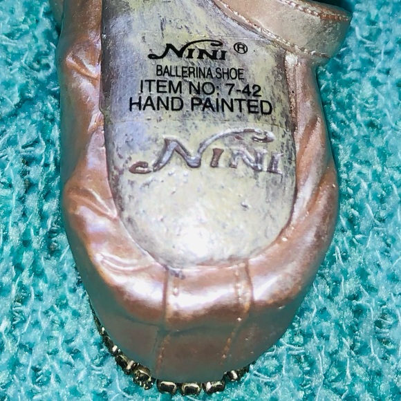 NINI Ballerina Shoe Figurine - Picture 8 of 10